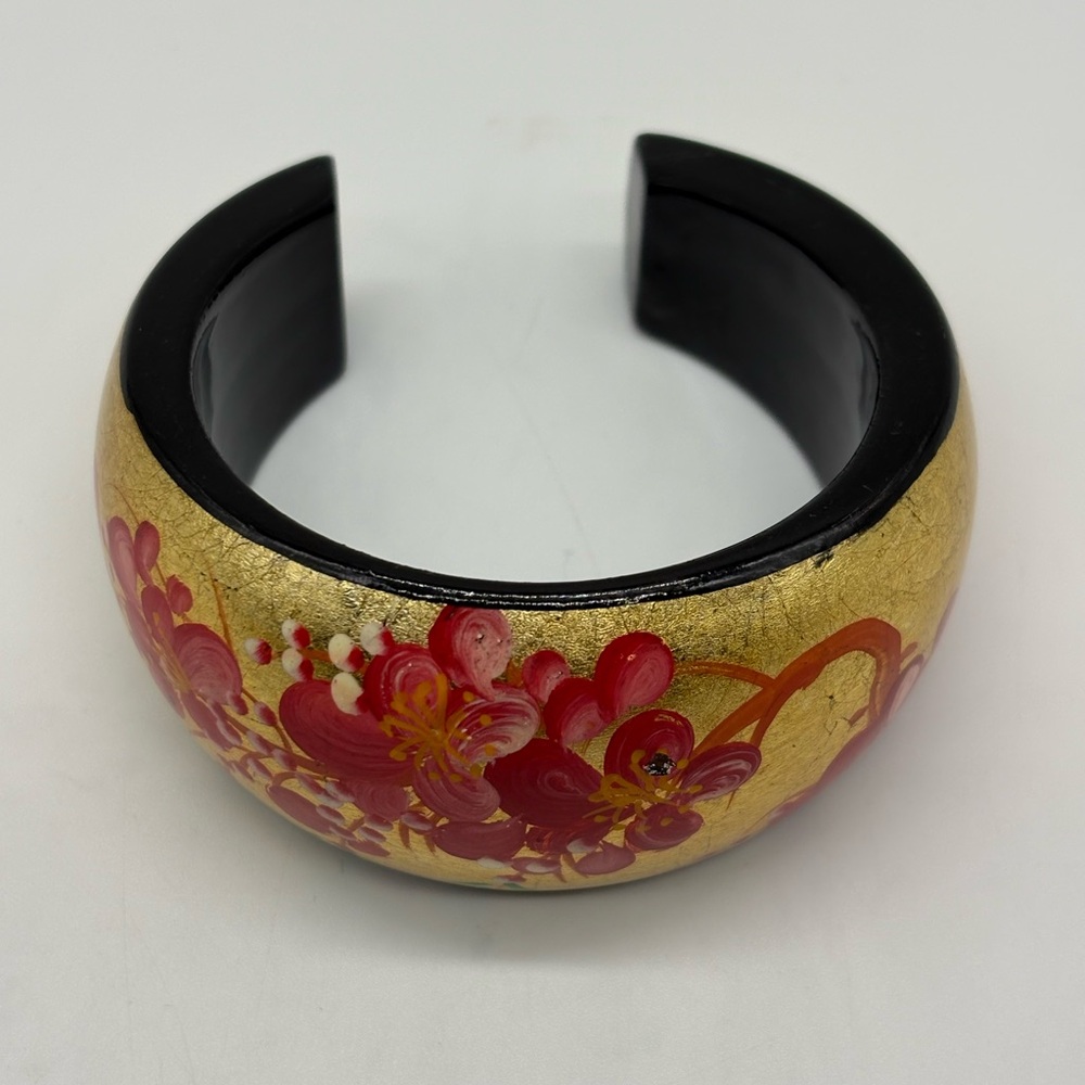 Elegant Gold and Red Floral Chinese Bracelet